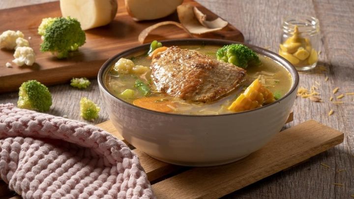 Sopa de pollo, un plato vigorizante para disfrutar en otoño y extrañar el resto del año
