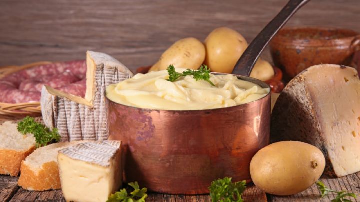 Aligot, la receta francesa que lleva el clásico puré de patatas a nivel Dios