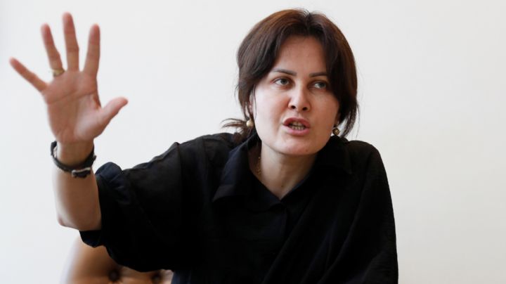 La cineasta Sahraa Karimi y su advertencia a los países que ignoran a las mujeres de Afganistán