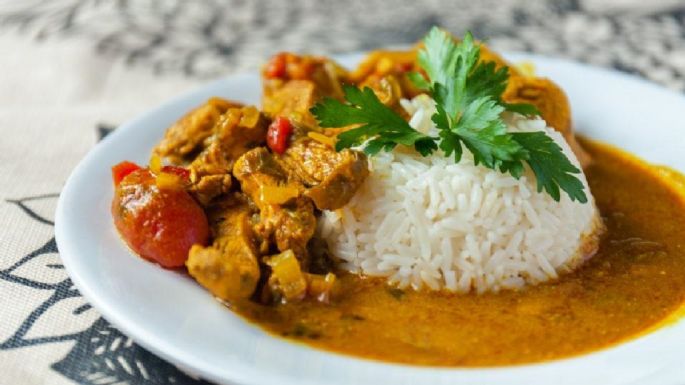 Pollo al curry, una receta simple, pero de sabores únicos para salir de la rutina durante la semana