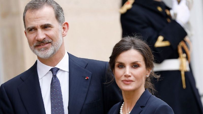 El Rey Felipe y Doña Letizia miran para otro lado mientras la Infanta Cristina e Iñaki se separan