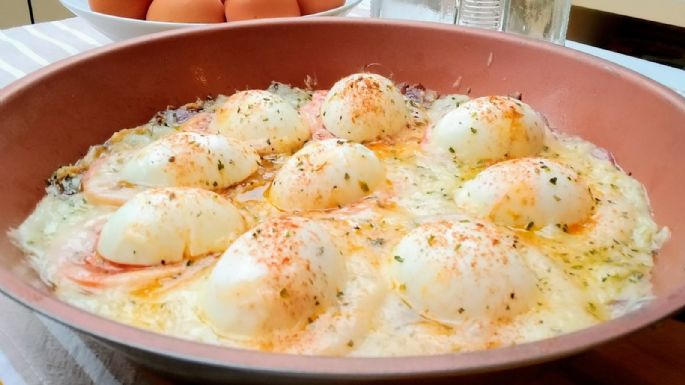 Prepara unos ricos huevos turcos, el plato para desayunar como los dioses