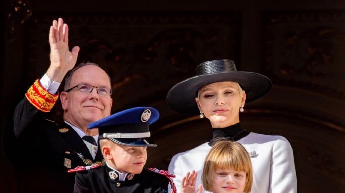 Charlène de Mónaco recupera el espacio que le corresponde ante la atenta mirada del Príncipe Alberto