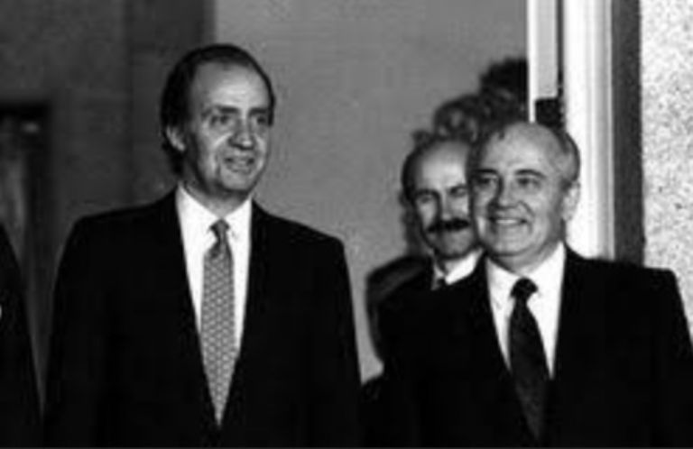 El Rey Juan carlos y Mijaíl Gorbachov