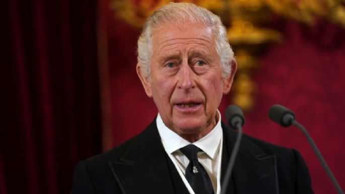 El Rey Carlos III finalmente recibe la corona tras el fallecimiento de la Reina Isabel