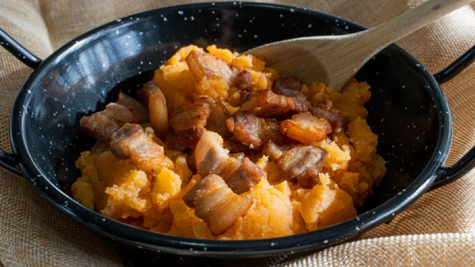 Patatas revolconas, una receta tradicional que nos hace adorar el pasado