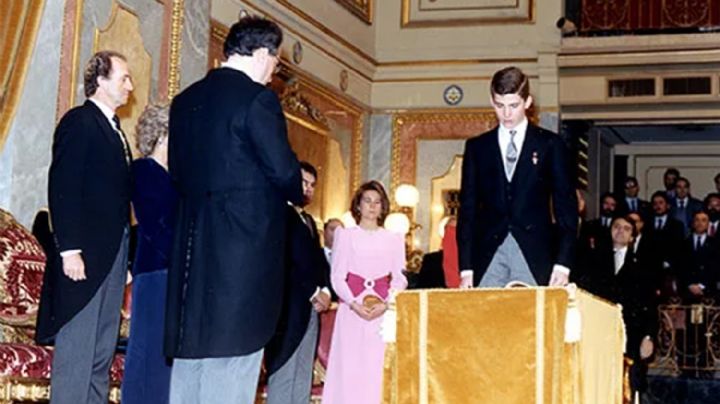 Hace 37 años, el Rey Felipe juraba la Constitución en un emotivo acto familiar
