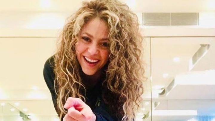 Shakira impone tendencia con los pantalones cargo de mezclilla para este otoño