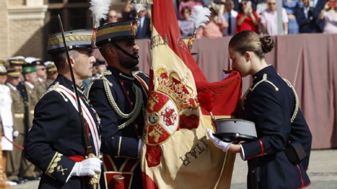 Publicaron una foto inédita de la Princesa Leonor y la Reina Letizia tras la jura de la bandera