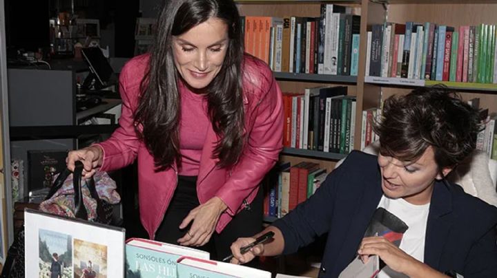 Sonsoles Ónega recibe la visita de la Reina Letizia en la firma de su último libro