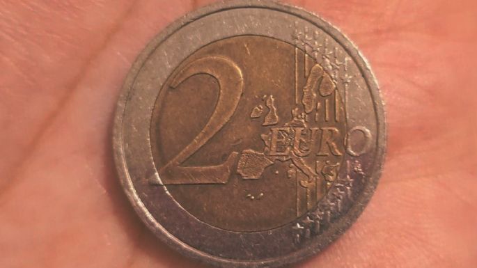 Chequea tus abrigos: La joya numismática de 2 euros valorada en 2820 euros