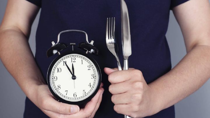 Mito vs. realidad: ¿a qué hora deberíamos dejar de comer para evitar ganar peso?